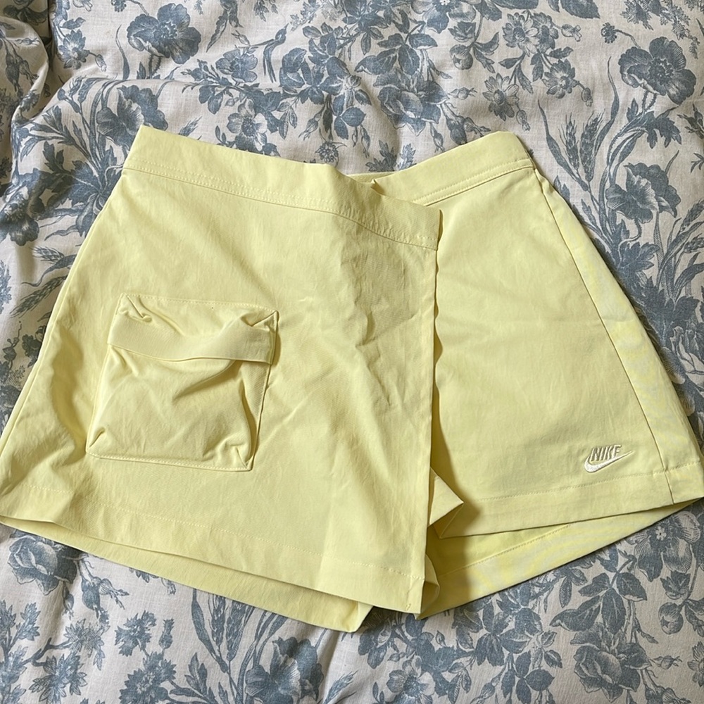 Never worn Nike Tech-Pack skort